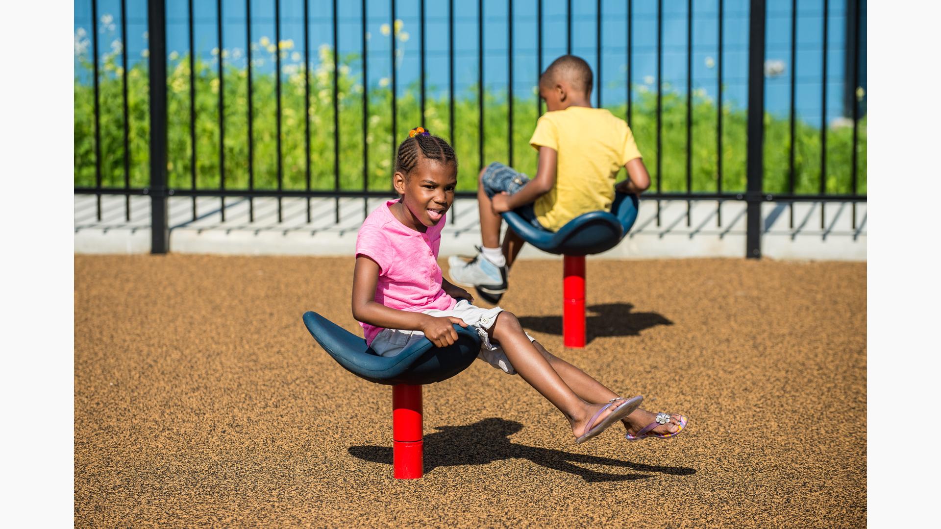 Kids spinning online chair