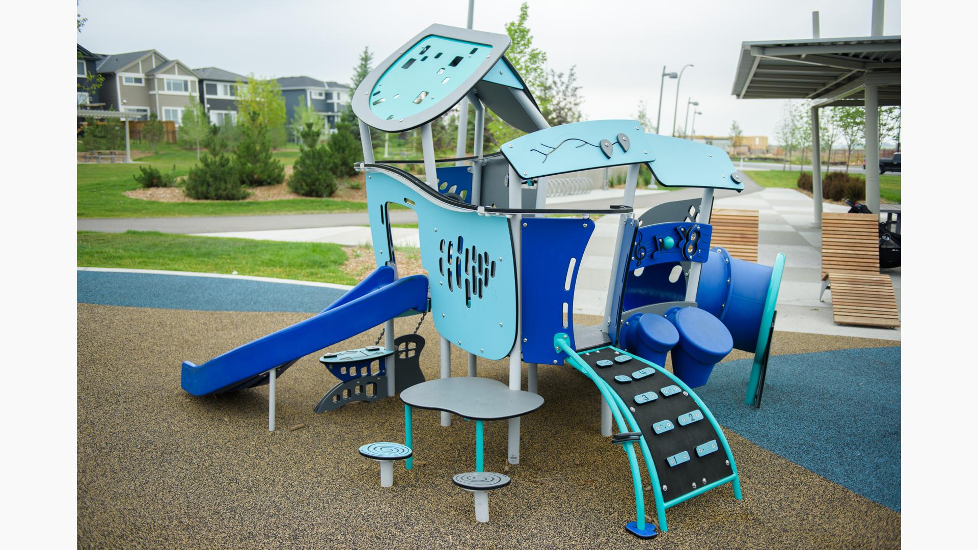 Motion play structure