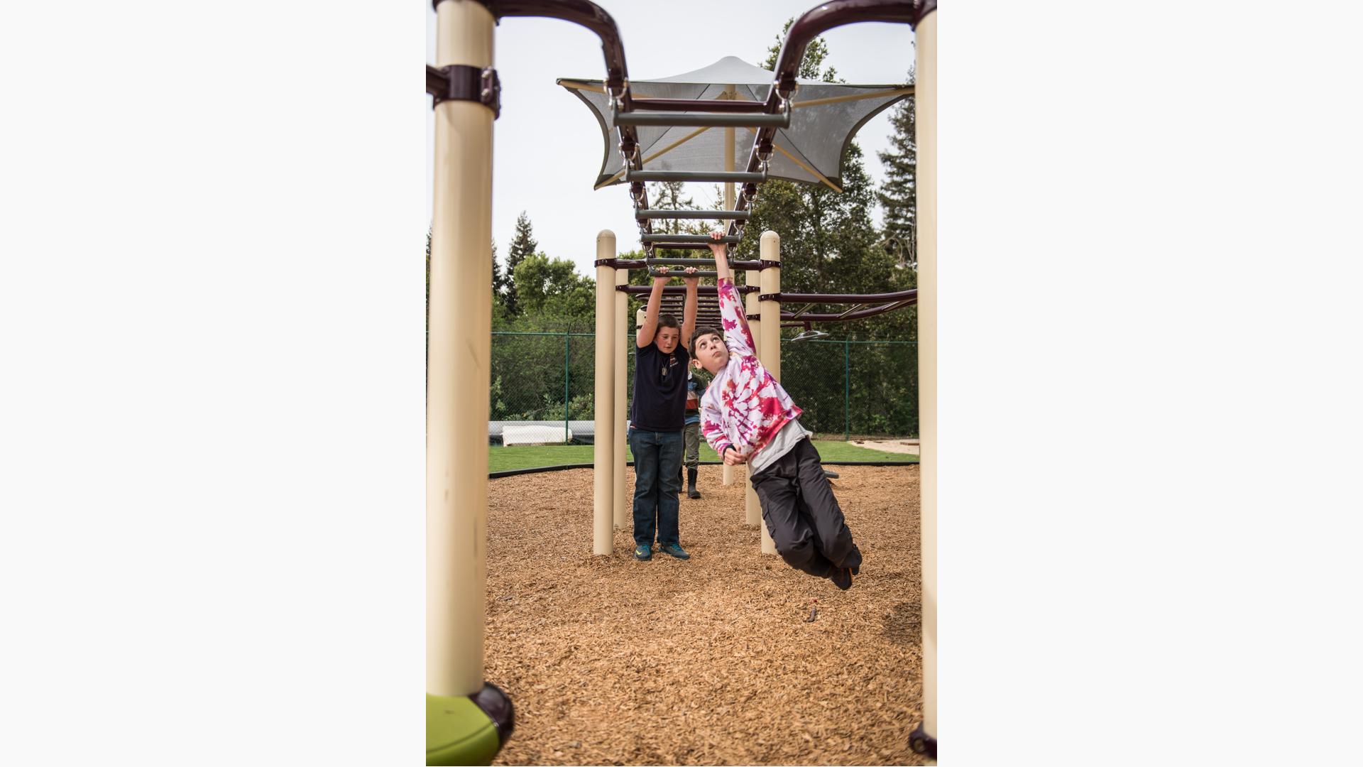 Playground Set Trapeze