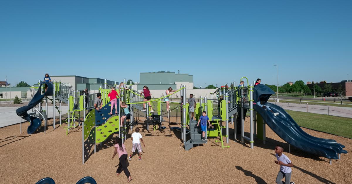 Willow Park Elementary School - Schoolyard Playground Fun!