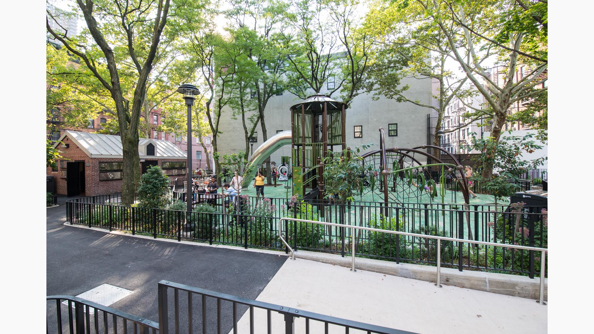 Mathews-Palmer Playground in
New York, NY, featuring the PlayOdyssey® Tower, Wobble Pod® Bouncer and SwiggleKnots™.