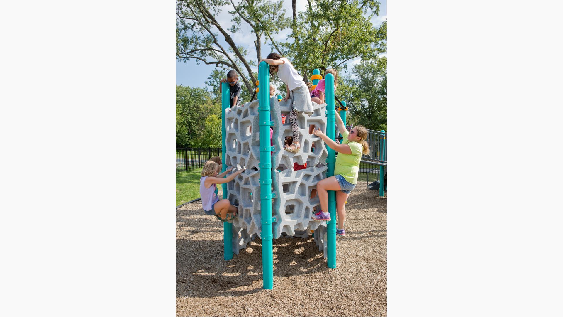 Kids cramming into Geoplex Climber