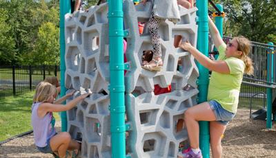 Kids cramming into Geoplex Climber