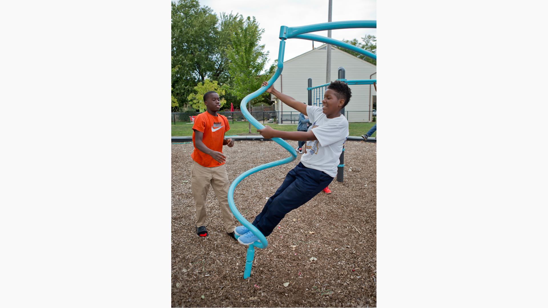 Spinning on sale playground equipment