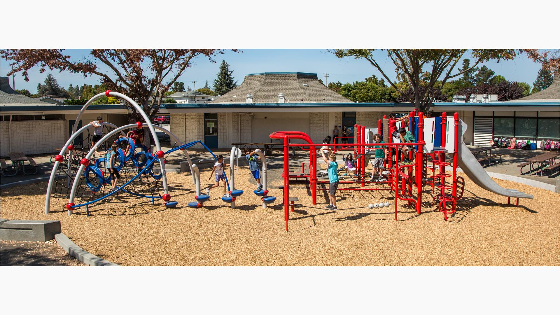 Louis E. Stocklmeir Elementary School
Sunnyvale, CA. Both Smart Play®: Venti® and the Evos® playsystem. 