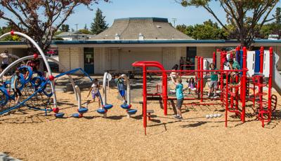 Louis E. Stocklmeir Elementary School
Sunnyvale, CA. Both Smart Play®: Venti® and the Evos® playsystem. 
