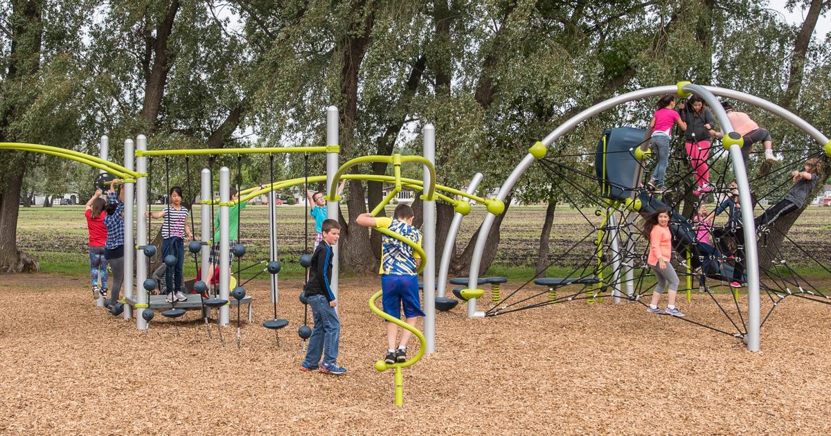 La Verendrye School - Net-based Playground - School Playground In Canada