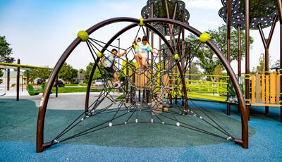 Children playing on Eclipse® Net Climber