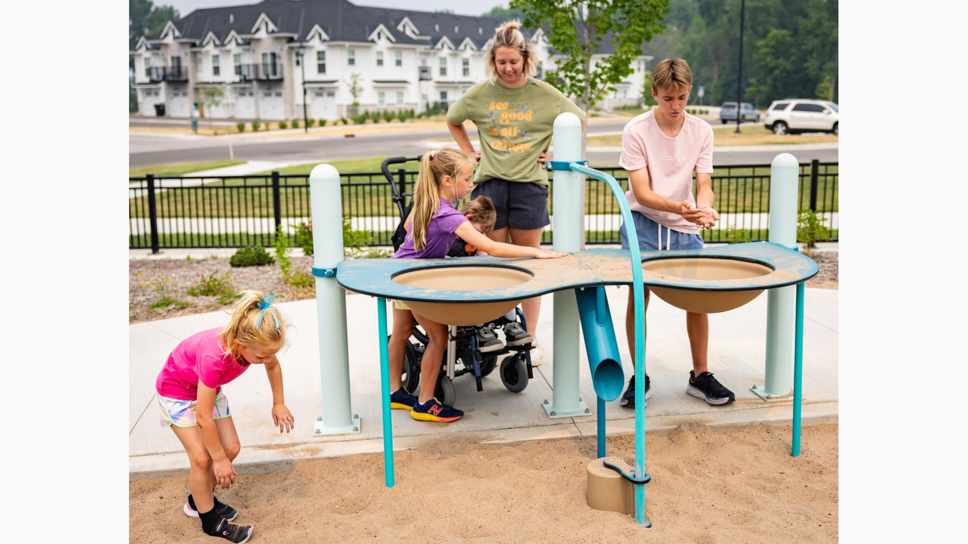 Elevated store sand table