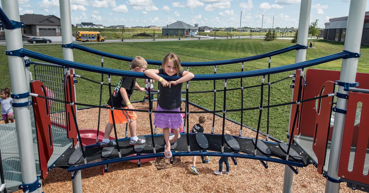 Traveler Climber Trapeze Playground Net