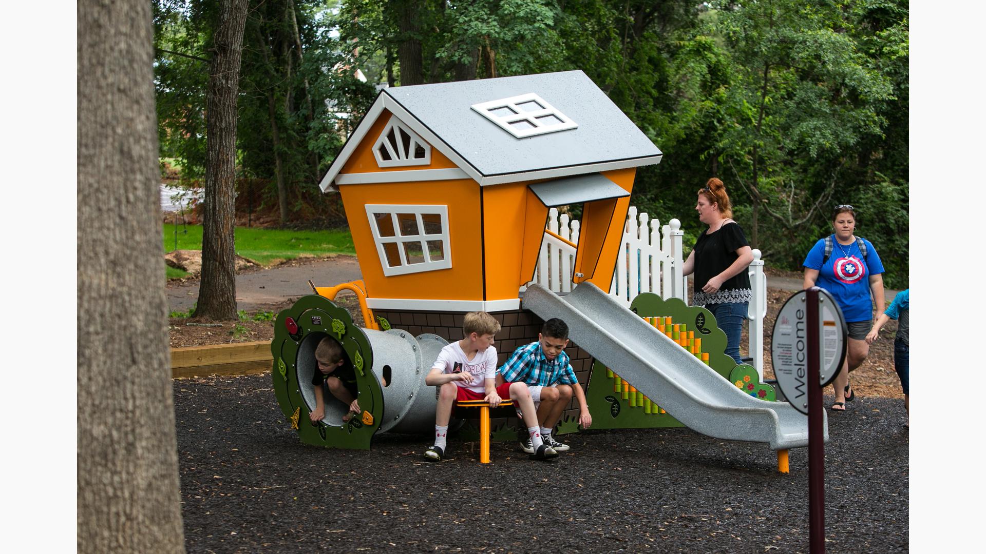 Play house in clearance the park