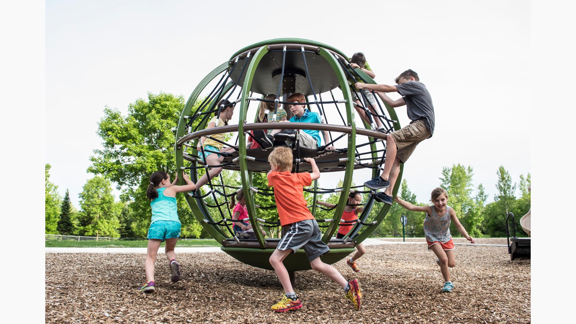 Global Motion - Rotating Playground Net Climber