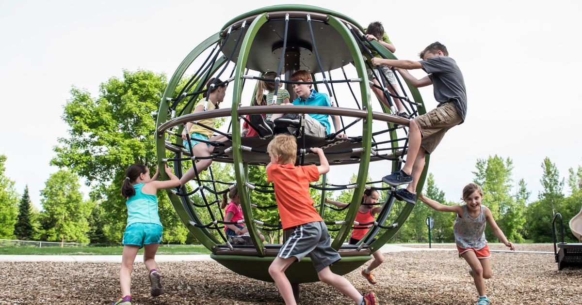 Global Motion - Rotating Playground Net Climber