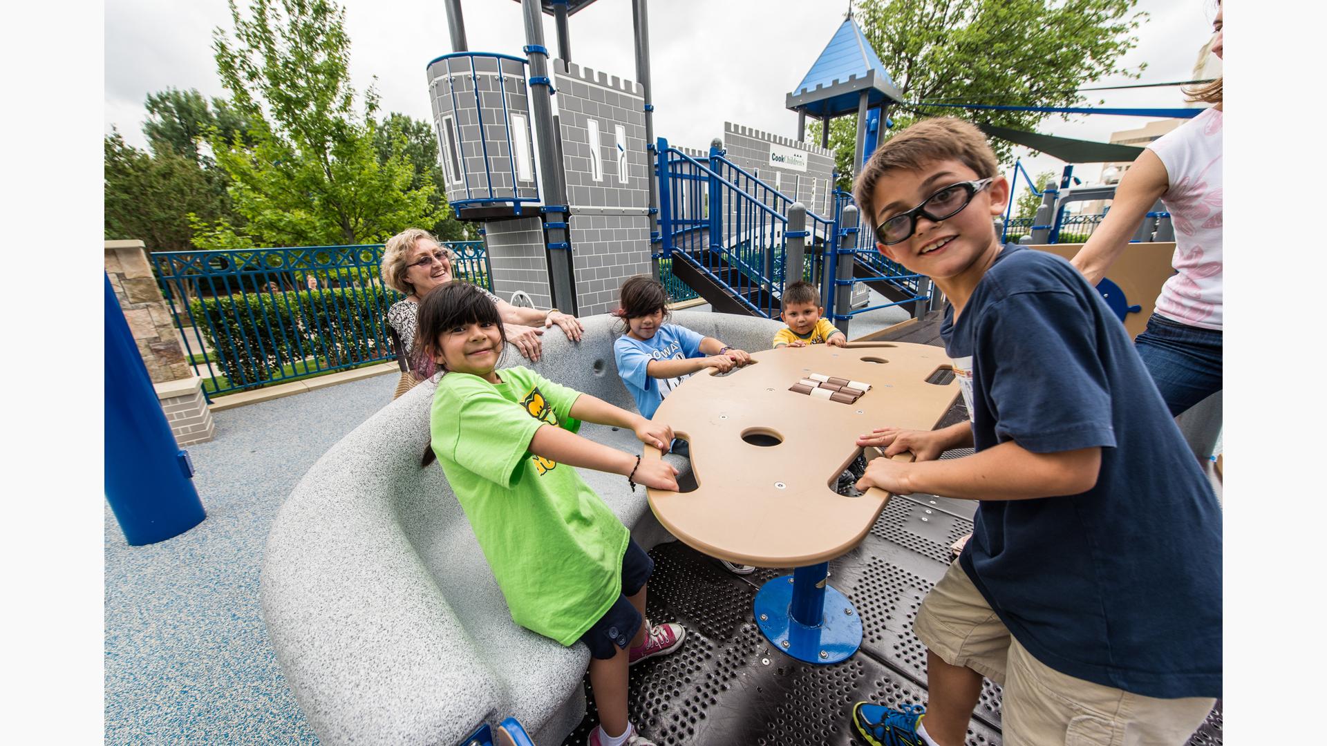 People playing on Sway Fun® Glider (16")