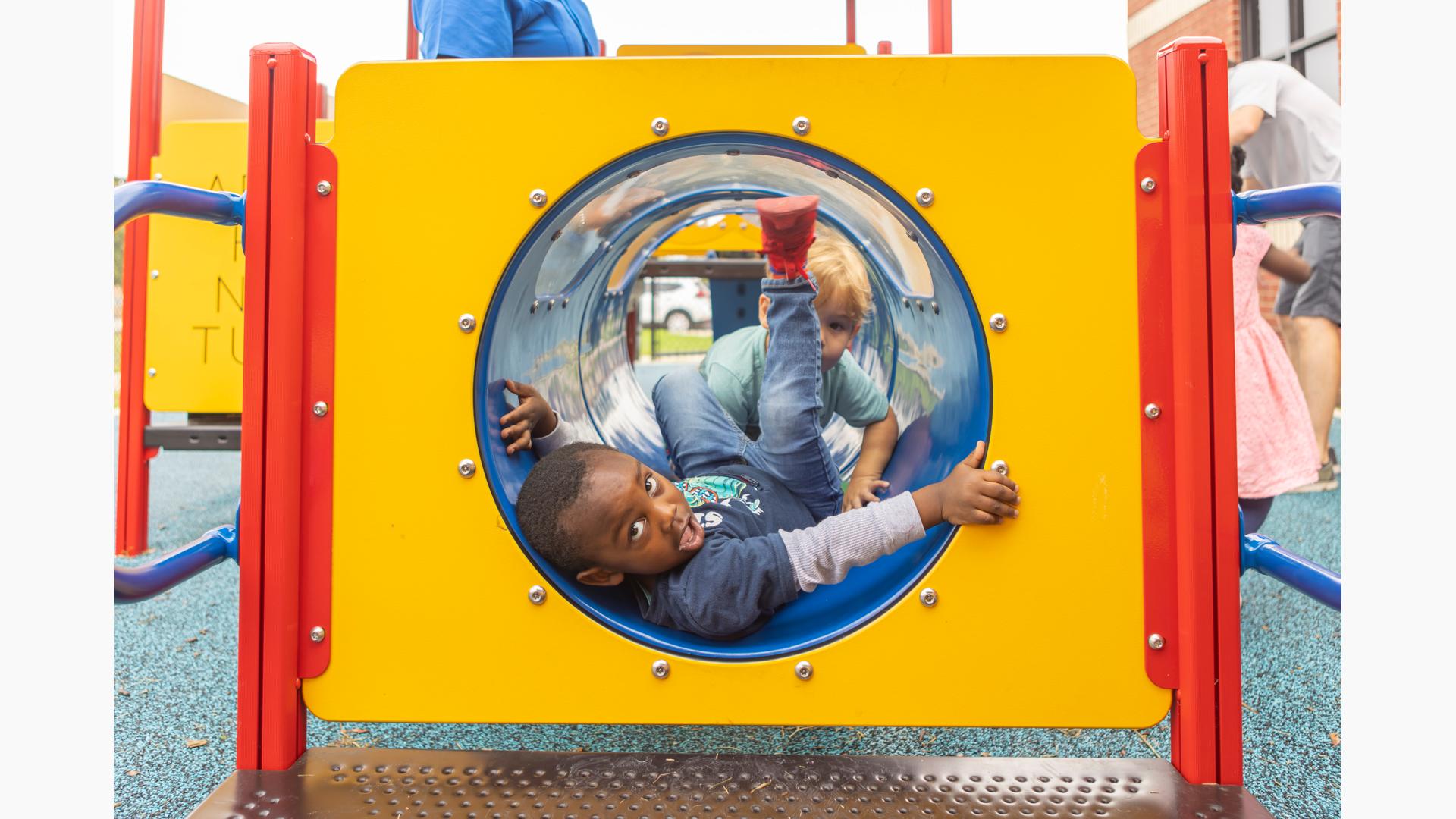 Child crawl sale tunnel