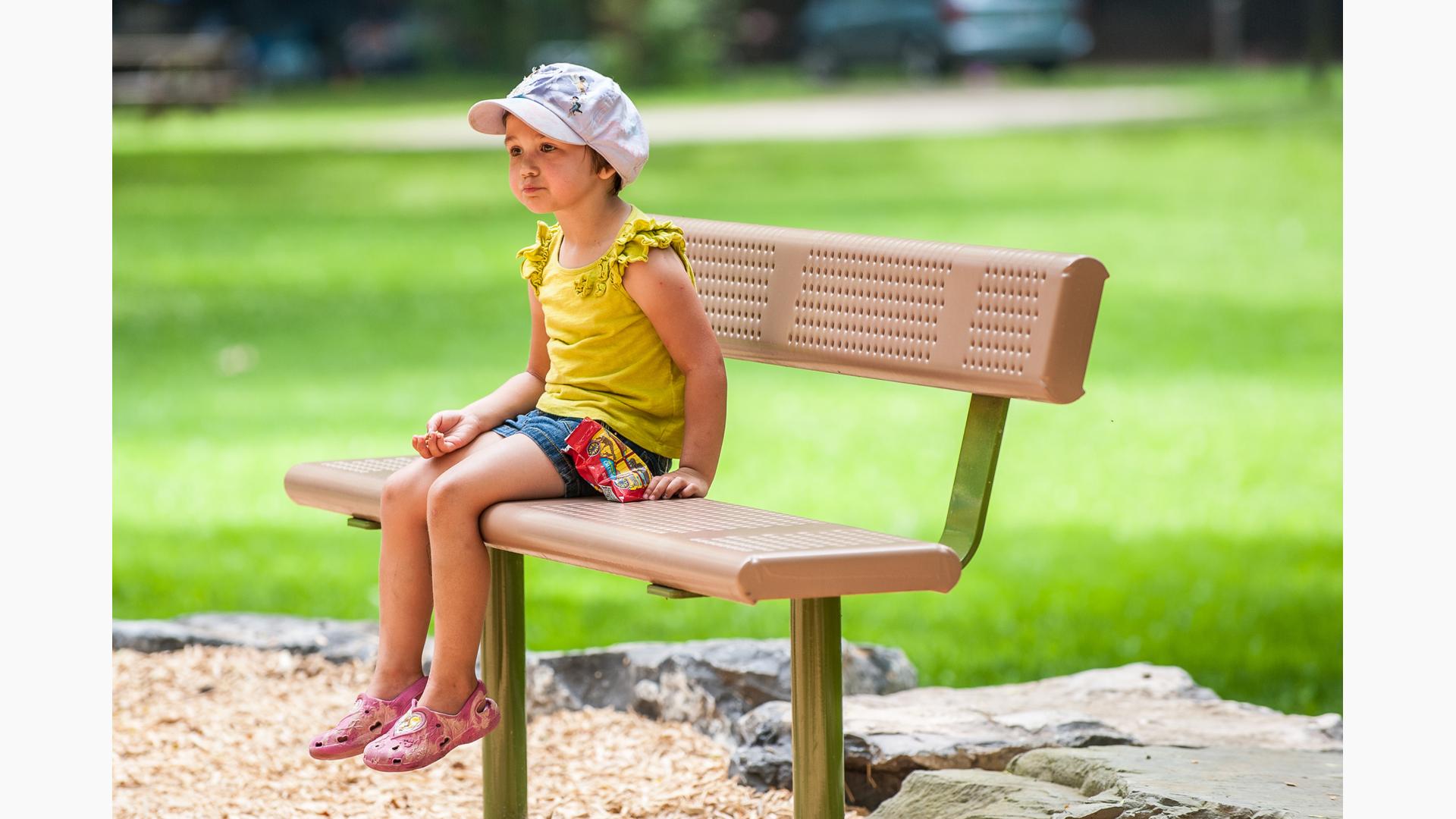 Download A 3d Model Of A Girl Sitting On A Bench Wallpaper