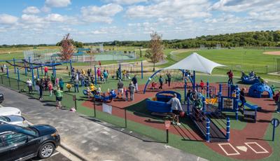 King Park Lakeville, MN includes a Miracle League baseball field, plus hosts a total of nine ball fields. The playground is baseball diamond-shaped, and it features an accessible PlayBooster® play structure, plus, there’s a ZipKrooz®