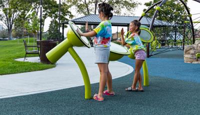 Children play on Eclipse® Net Climber