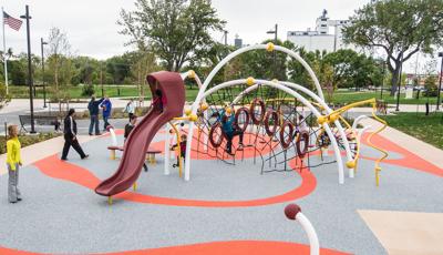 Legacy Commons, Rapid City, SD features an Evos® play system including a Sensory Play Center®, Sway Fun® Glider and accessible sensory garden. A mix of nature-inspired components, including custom rock outcrops typical of those found in the Black Hills. Finally, the Pulse™ Tennis and Pulse™ Table Tennis.