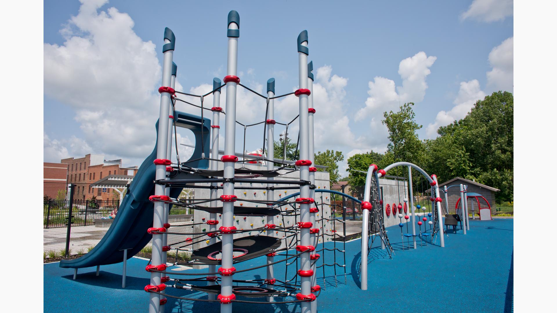 Prairie Creek park - 
Netplex with Disc Net with Double Swoosh Slide
 
