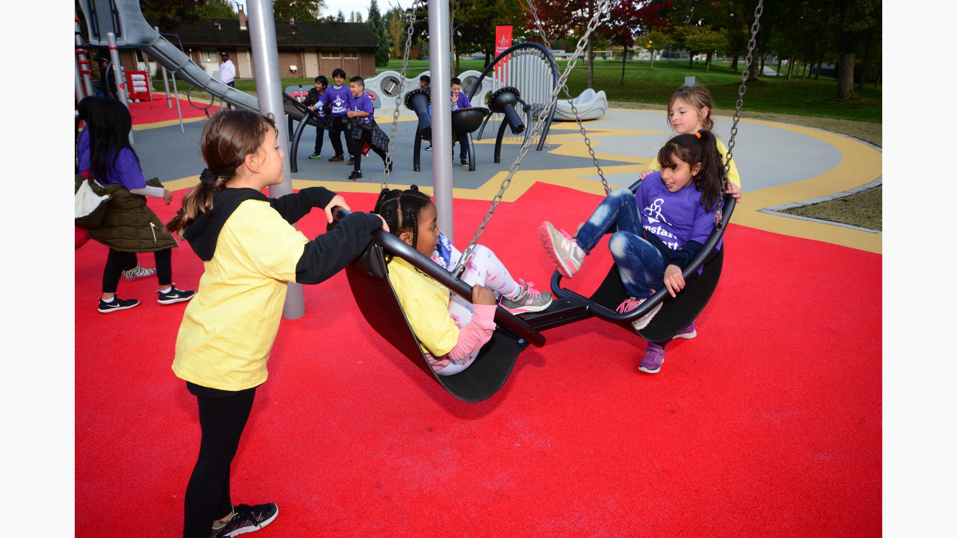 Friendship® Swing w/5 Friendship® Swing w/5